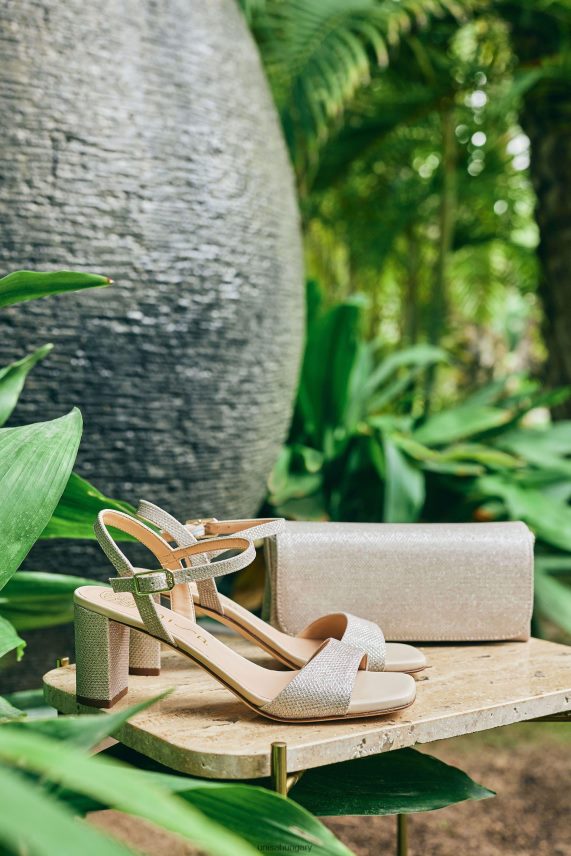 Unisa szögletes orrú szandál nők J4PJX0394 Arany